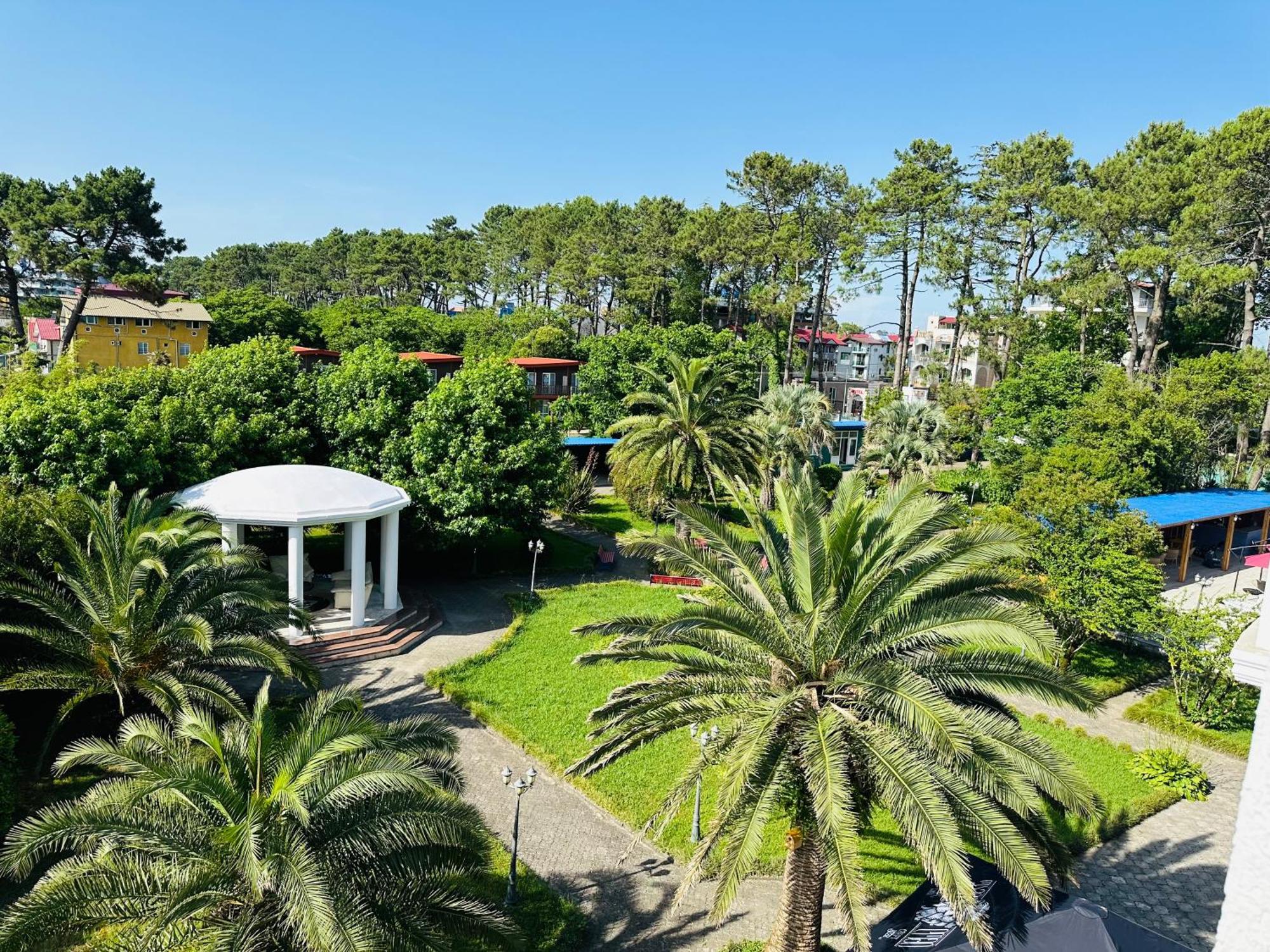 Claude Monet Beach Hotel Ureki Exteriör bild