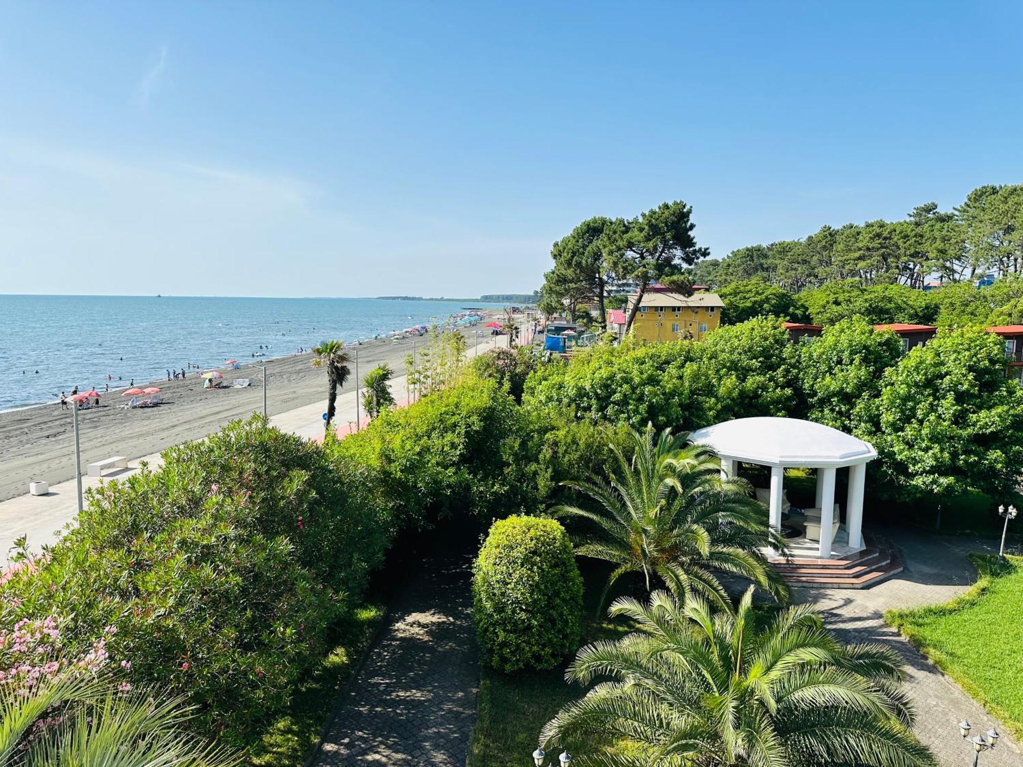 Claude Monet Beach Hotel Ureki Exteriör bild