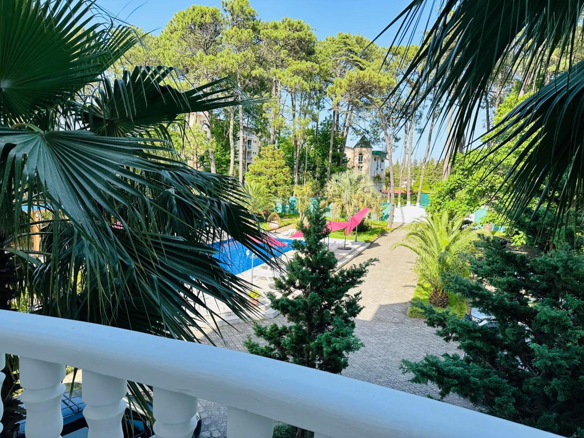 Claude Monet Beach Hotel Ureki Exteriör bild