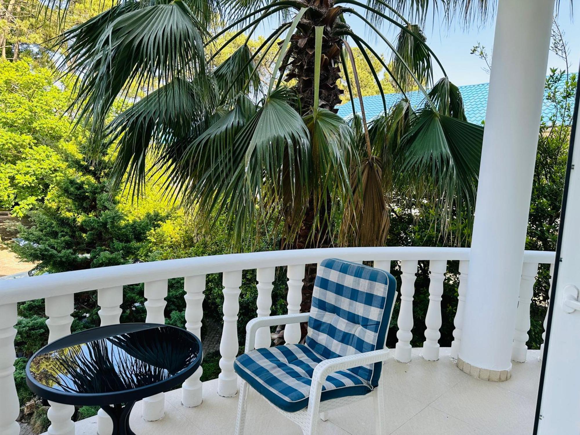 Claude Monet Beach Hotel Ureki Exteriör bild