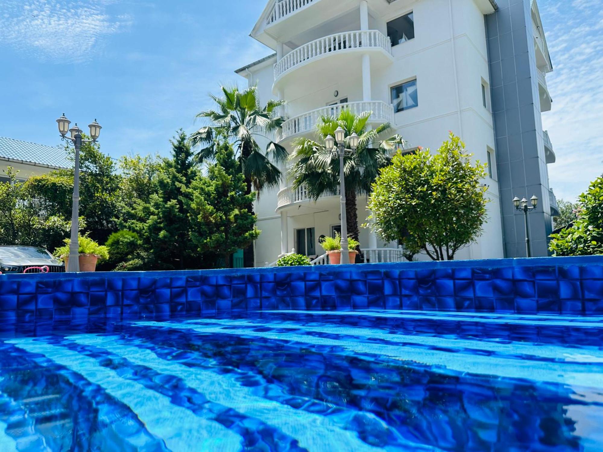 Claude Monet Beach Hotel Ureki Exteriör bild