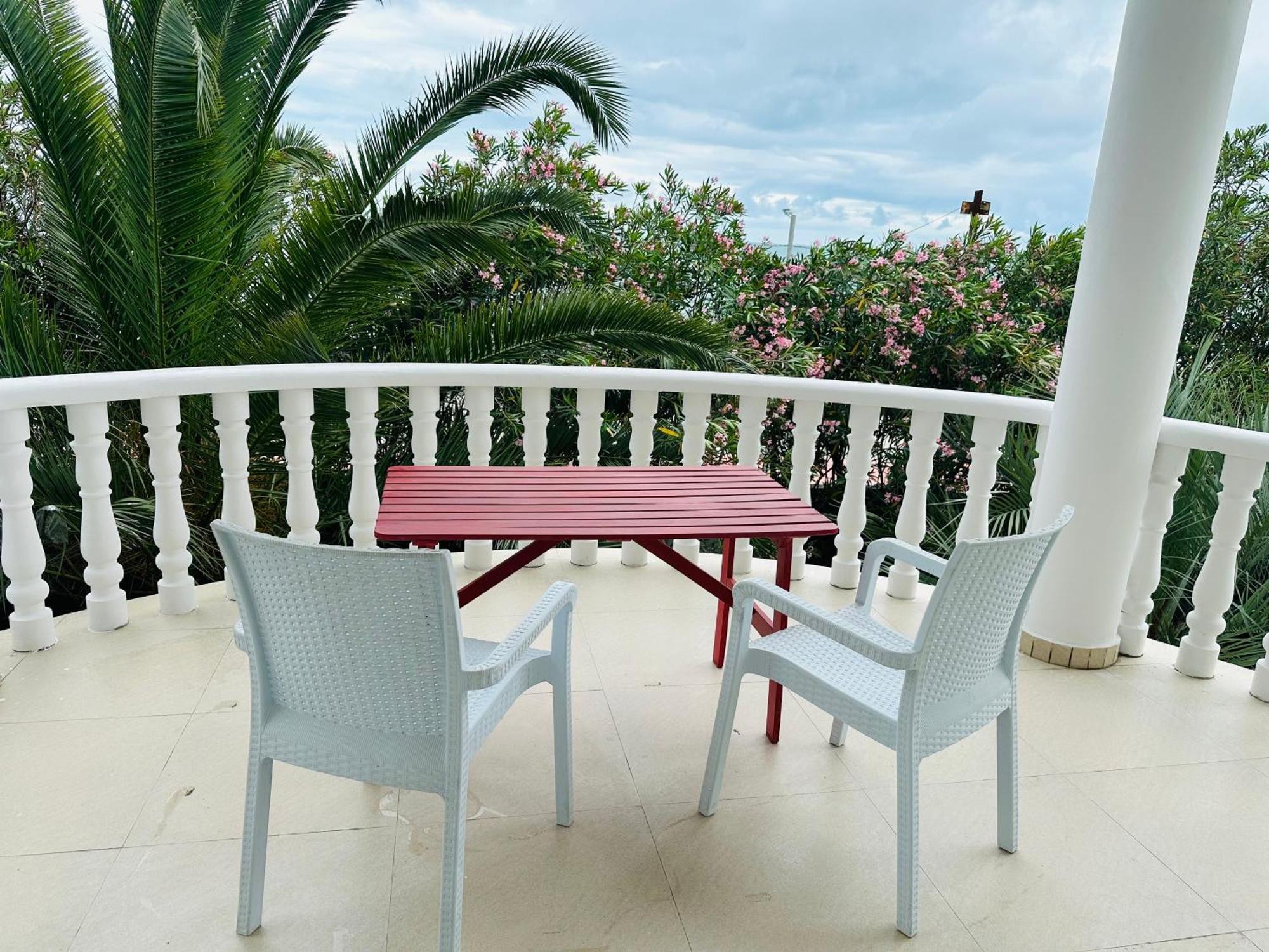 Claude Monet Beach Hotel Ureki Exteriör bild
