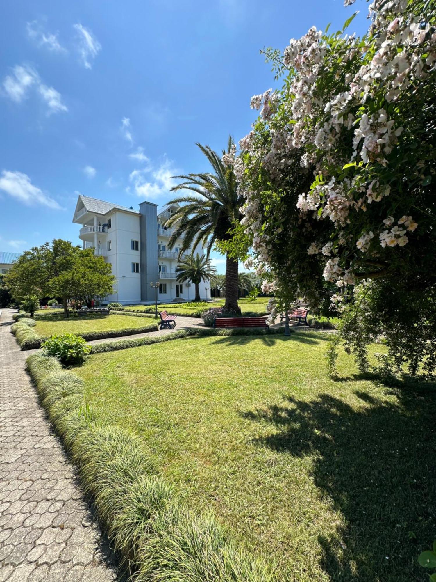 Claude Monet Beach Hotel Ureki Exteriör bild